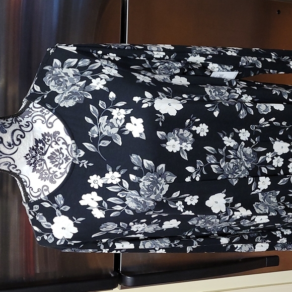 🖤Floral Flutter Dress - Picture 2 of 8